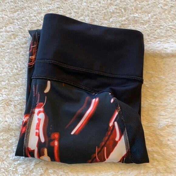 Under Armour Leggings Womens Small Black Red Compression Heat Gear Flames - Picture 3 of 10